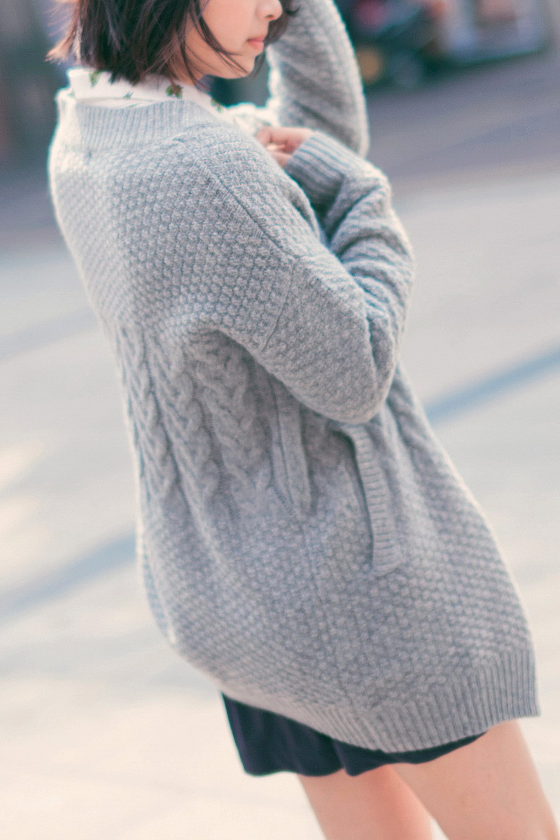 彩树 学院百搭 质感麻花<em>织法</em> <em>长款</em>毛线<em>针织开衫</em>