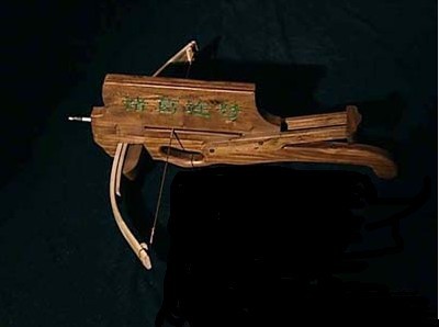 diy达人兰州教师复原诸葛连弩:能连发射穿70米远靶心