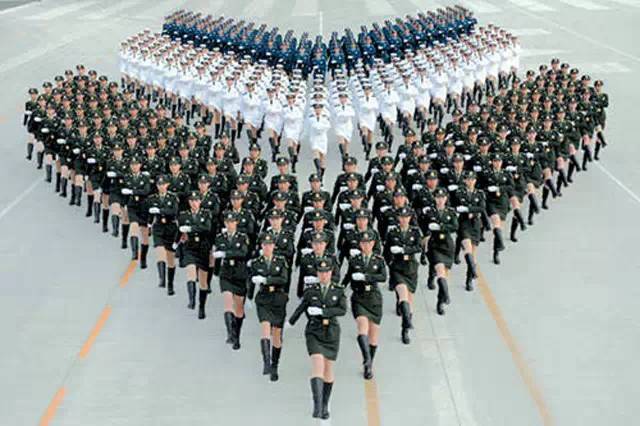 不爱红妆爱武装:全球巾帼大检阅