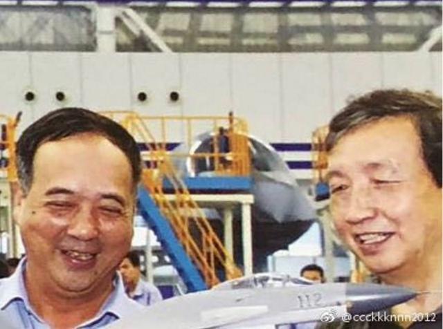 中国隐身版鸭嘴兽首次亮相:全身黑漆漆 机头