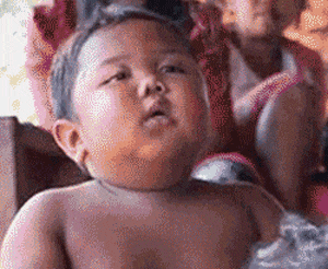 帅哥,给姐笑一个 新郎被绑在树上,还有心情玩手机 哥们,你这40火是真