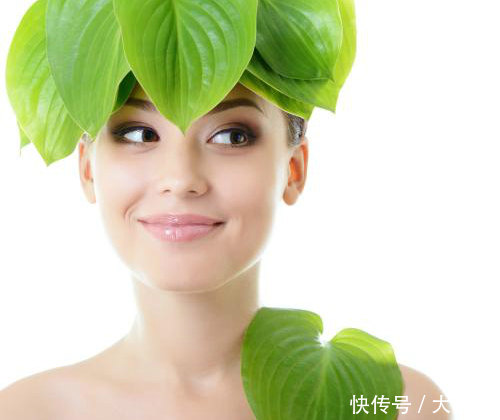 脸上一用别的化妆品就红疹子刺痛,是化妆品皮