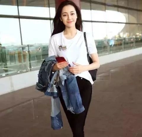 路人镜头下的迪丽热巴,没了美颜和滤镜,图4直