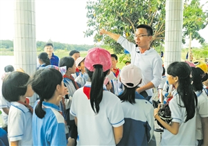 百余学生参观湿地 宣传保护湿地