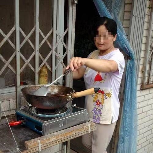 结婚四年怀孕三次,前两胎夭折,第三胎生下的女