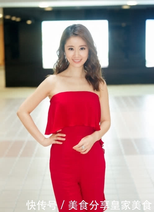 林心如的湿发造型太有范了!跟刚洗头发没吹干