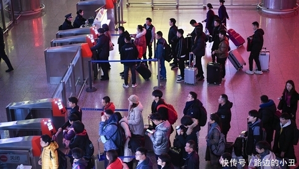 火车站宣传春运