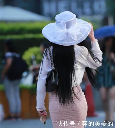 路人街拍:女神范的小姐姐,身材紧致动人,散发性感的韵味 乐虎国际1001乐虎国际