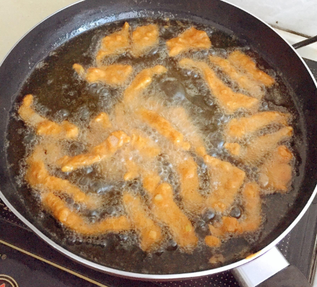 酥肉家常做法,不用面粉不用水,只需这样做,外焦