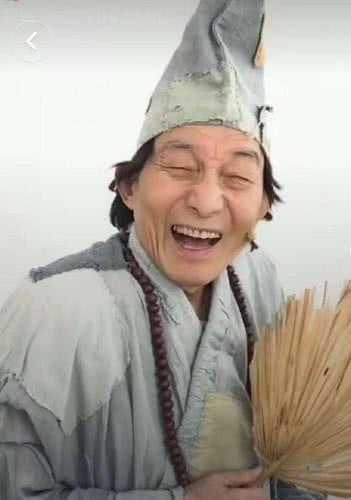 济公现身抖音,85岁的他说出这七个字后,瞬间泪
