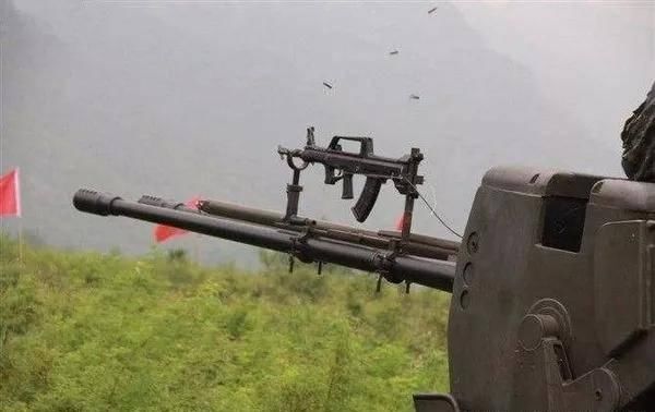 听说过大炮上刺刀,听说过大炮上机枪吗?