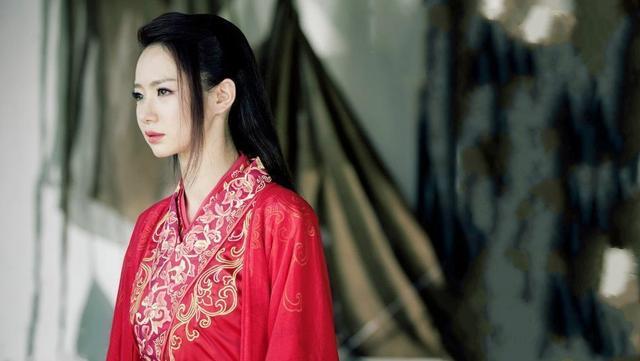 同样出演《古剑奇谭》:杨幂火了,戚薇火了,而她