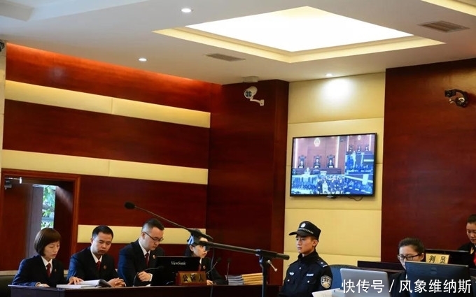 强迫他人吸毒罪