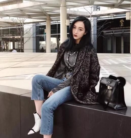 斗鱼颜值区冠军主播因谈分成致歉粉丝 飞机提