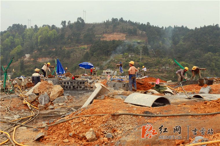 刘珍瑜调研吉首房地产项目建设