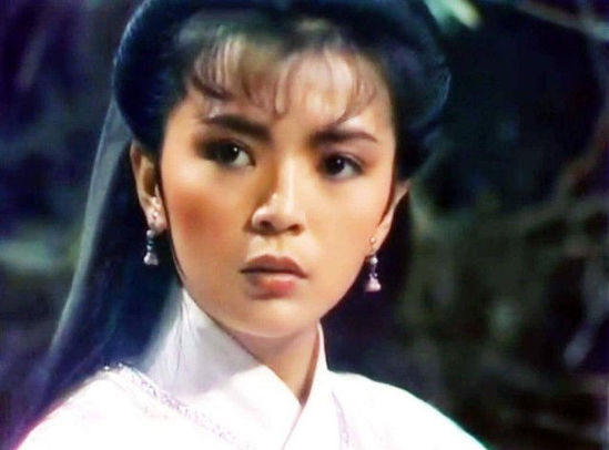 周润发为她自杀，刘德华被她拒绝，经历一段婚姻和一段同性恋情后她至今单身