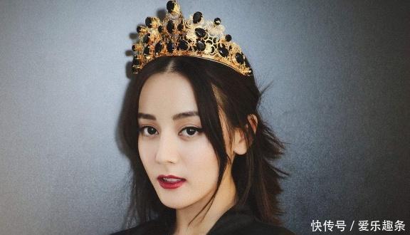 迪丽热巴二岁童年照曝光,网友:一看家境就不一