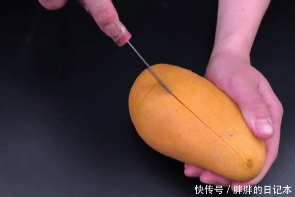 吃了20年芒果才知道, 芒果只需划2刀, 轻松剥皮