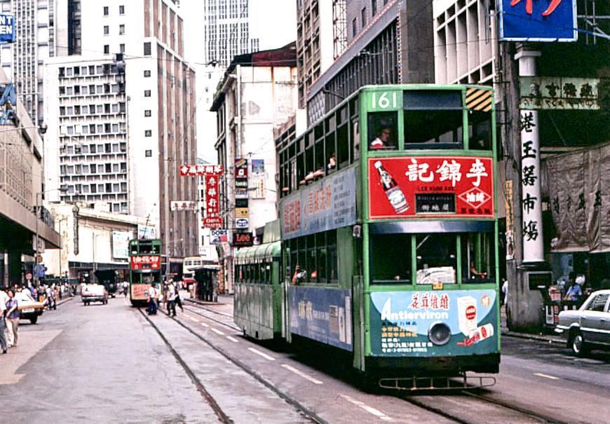 老照片:香港生活1980年,湾仔道的大排档_【快