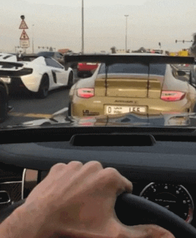 搞笑gif: 我擦!大哥这是打球还是打人呢!