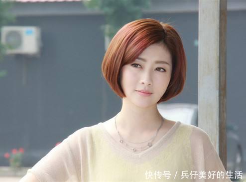 两孙子娶不到媳妇，奶奶发愁，听邻居闲聊，奶奶无奈作一决定