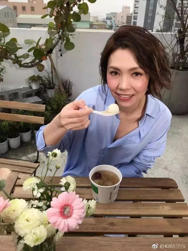 被亲妈讽刺,为了梦想离家出走,爆红时隐退?如