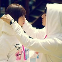 求一张对称的情侣图片,不会不给分哦!_360问答