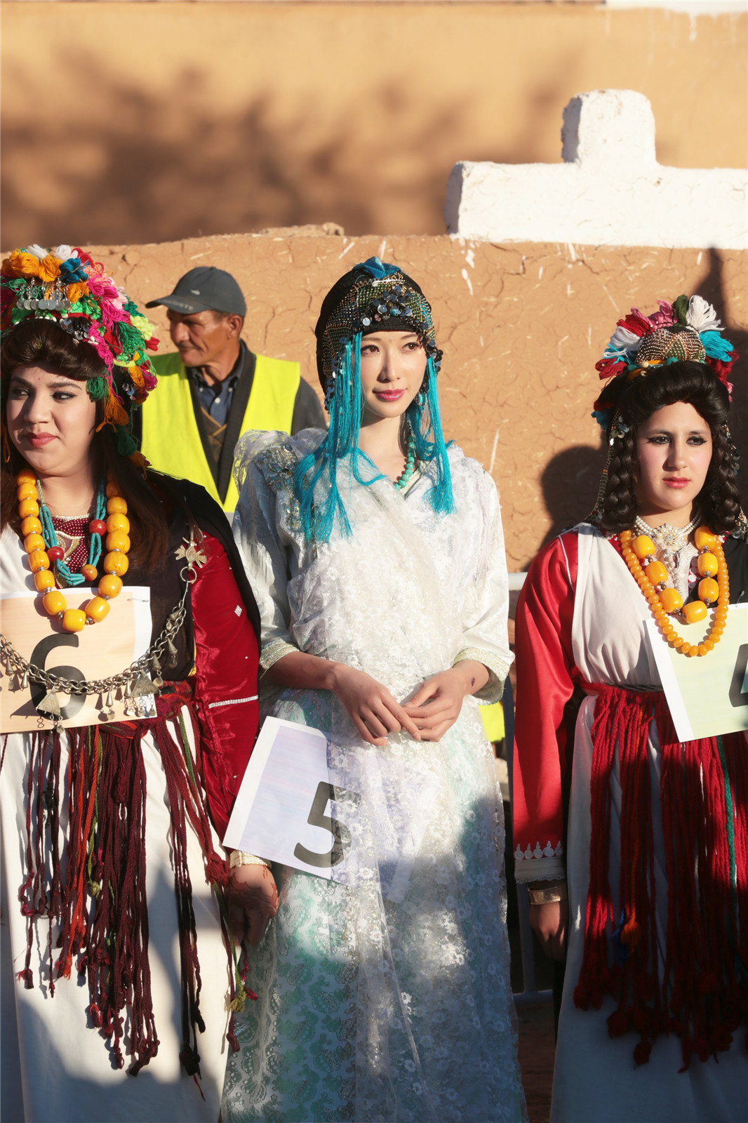 玲摩洛哥竞选玫瑰小姐惊艳全场 - 360娱乐,你