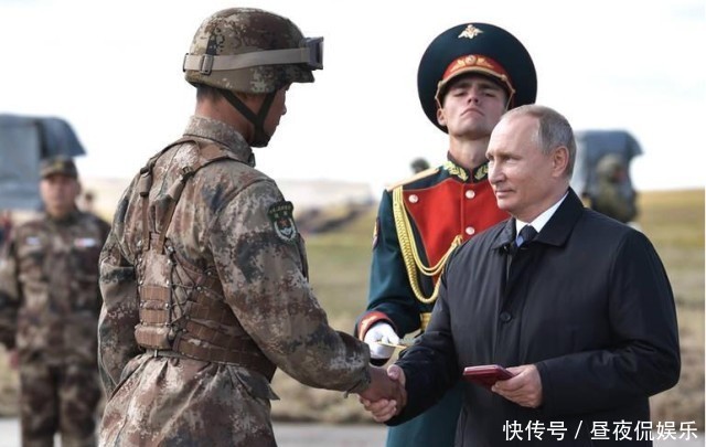 俄罗斯重拳出击,上万精兵从天而降,3000北约士兵一把冷汗 bwin国际娱乐平台