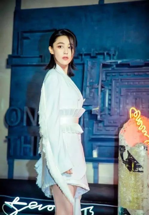 张馨予身材简直没话说,这胯居然那么宽,网友:下