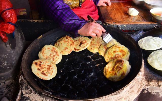 顾客美食卖传统街边,一年只v顾客30天,美食:想的成都都大妈什么有好吃图片