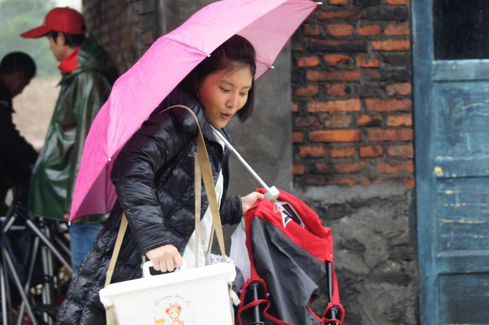 徐冬冬昔日旧照被扒 表情夸张土里土气