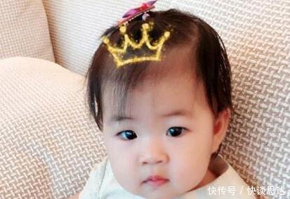 章子怡晒女儿醒醒最新照,眼大鼻梁挺,实力摆脱