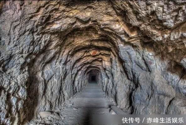 男子花费32年时间徒手挖633米长隧道,如今却