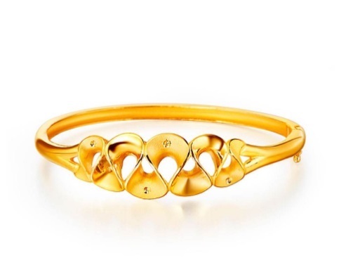 现在女性流行戴什么样金手镯?!