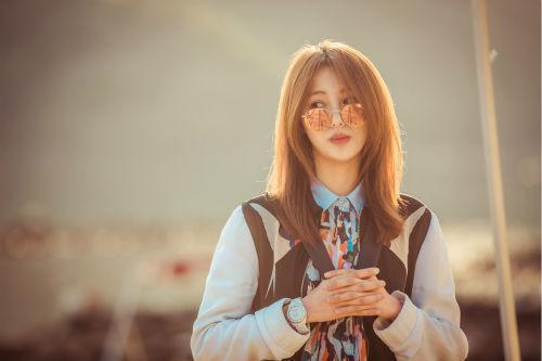 郑爽卧室曝光简约却独具艺术氛围，小仙女屡次受伤只因太重感情？