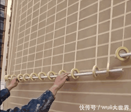 男子9块9网购贴墙神器,3天干完全部工作,同事