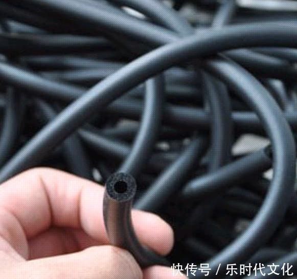 不管车子贵不贵,只需加根“空心管”,车内瞬间安静,才2包烟钱 新利18在线