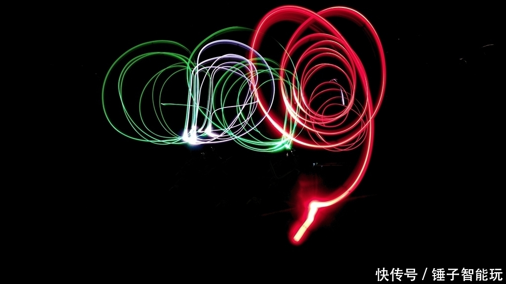 炫酷机身的红魔游戏手机拍照体验如何?美女告