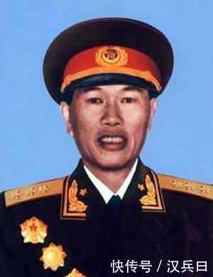 1960年这位开国上将被赶出军界,他把军服送到洗染店全部染成黑色