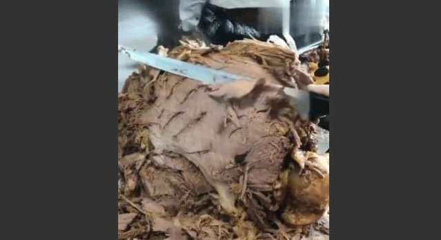 拉面馆二十斤牛肉能用三个月，看完他的刀功我就相信了