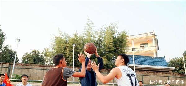 鄱阳县人民医院篮球队成立 将赛出精气神彰显