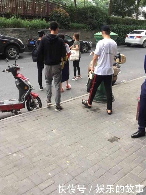 上海网友意外撞见杨颖,黄晓明带儿子小海绵去