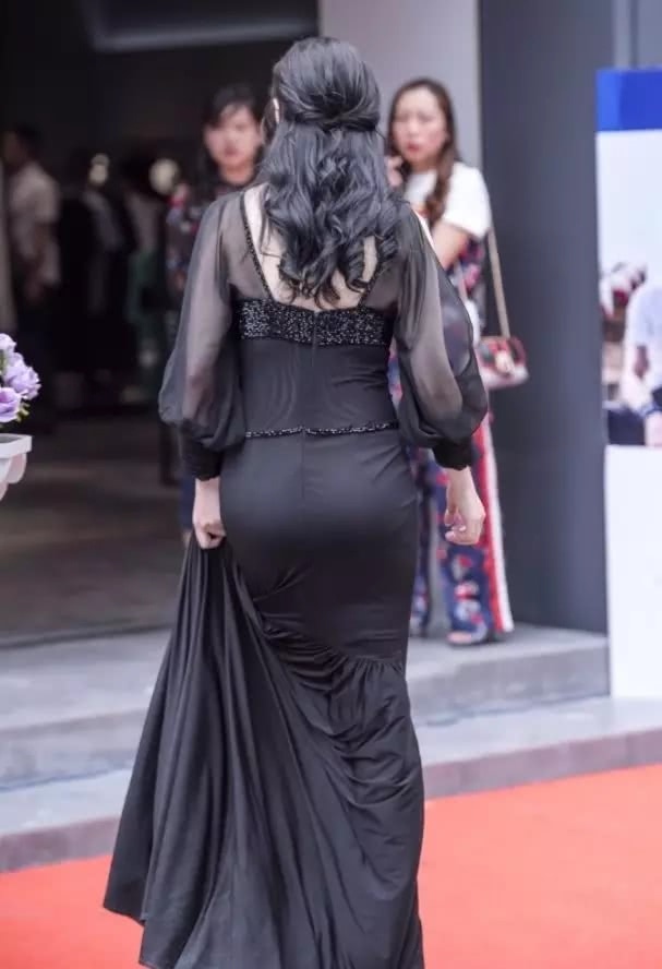 a皮肤的美皮肤,图片妈妈裙上围丰满少妇紧,吊带性感内裤黑色臀围三角图片