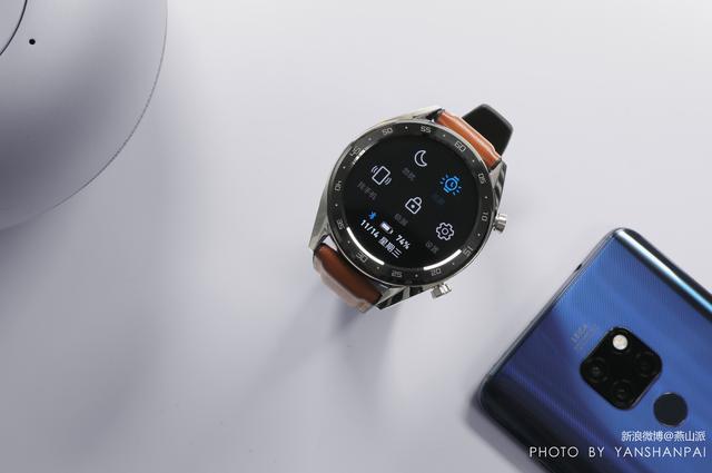 苹果手表最新款功能有没有测血压 t01e5b0bbb92fab60de.jpg