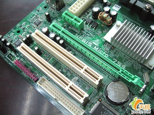 双通道内存技术其实是一种内存控制和管理技术