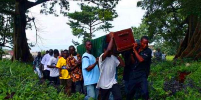 这个地方女人生孩子好比去了趟鬼门关,产妇和