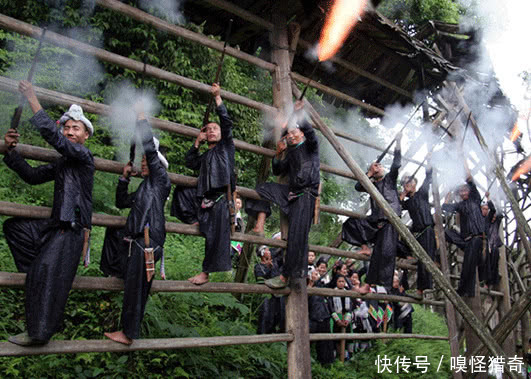 这里是中国最后的枪手部落！至今都还保留着古老的生活习俗