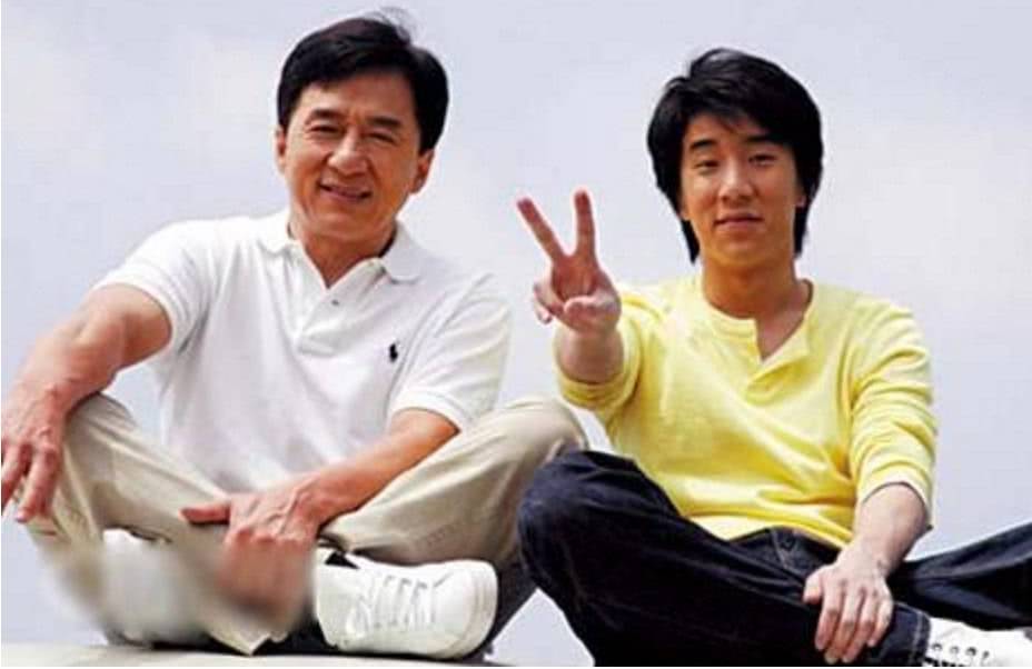成龙捧儿子不红，张国立捧儿子不红，他的儿子不用捧都红！