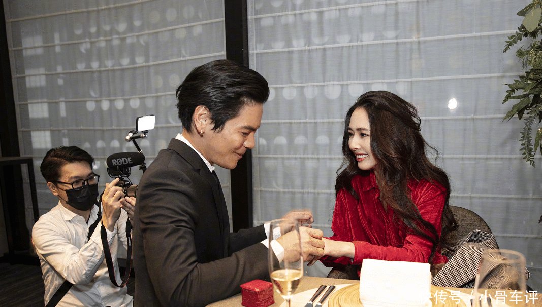 向太泄密向佐求婚郭碧婷,双方父母全出现,怀